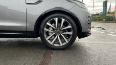 Land Rover Discovery 3.0 D300 R-Dynamic SE 5dr Auto Diesel Station Wagon